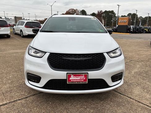 New 2026 Chrysler Pacifica Select w/ S Appearance Package image 9