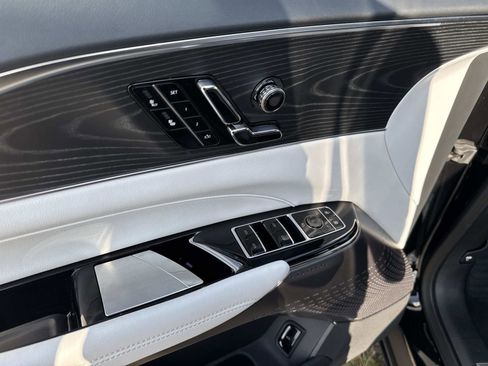 New 2025 Cadillac Lyriq Luxury image 19