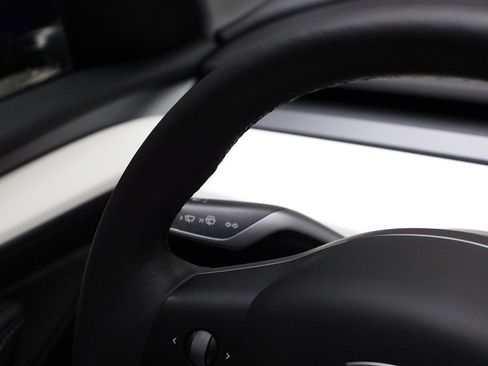 Used 2022 Tesla Model Y Performance image 42