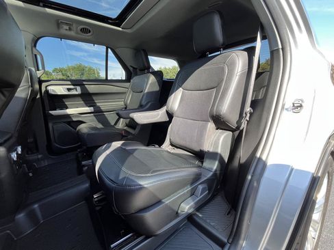 Used 2023 Ford Explorer Limited w/ Limited Technology Package RWD image 18