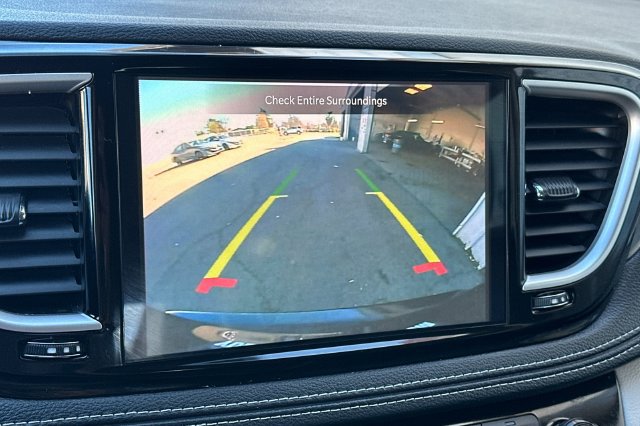Used 2024 Chrysler Pacifica Limited FWD image 23