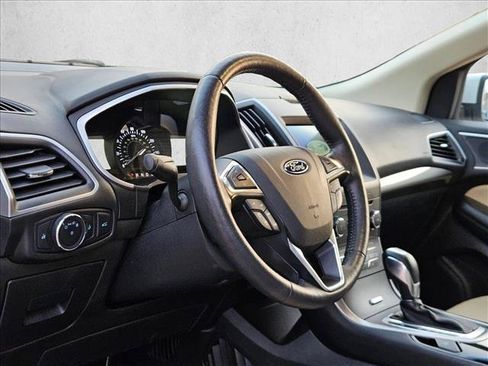 Used 2017 Ford Edge SEL w/ Equipment Group 201A AWD/4WD image 9