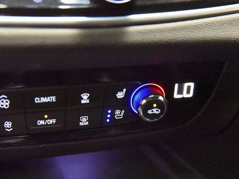 Used 2024 Buick Enclave Premium image 27