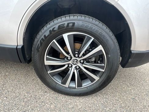 Used 2024 Toyota Venza LE image 16