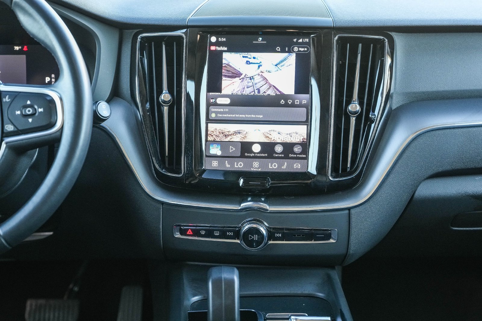 Used 2024 Volvo XC60 B5 Core AWD/4WD image 13