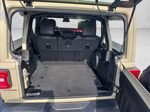 Used 2022 Jeep Wrangler Unlimited Rubicon w/ Steel Bumper Group image 12