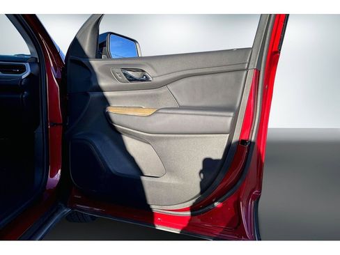 Used 2023 GMC Acadia SLE w/ Driver Convenience Package image 28