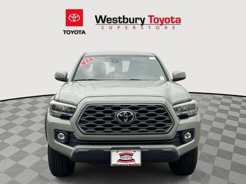 Certified 2023 Toyota Tacoma TRD Off-Road AWD/4WD image 3
