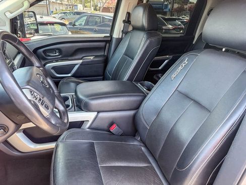 Used 2019 Nissan Titan PRO-4X w/ Pro-4x Convenience Package AWD/4WD image 43