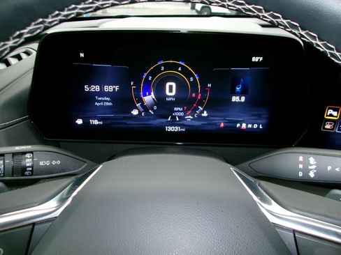 Used 2025 Chevrolet Traverse LT FWD image 19