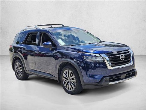 Used 2024 Nissan Pathfinder SL w/ SL Premium Package FWD image 3