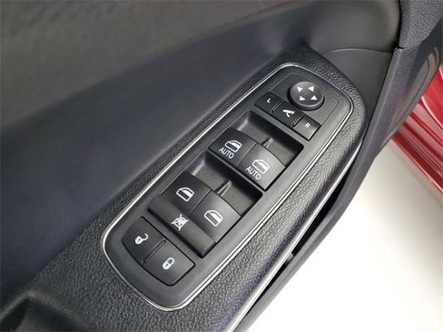 Used 2020 Chrysler 300 Limited image 18