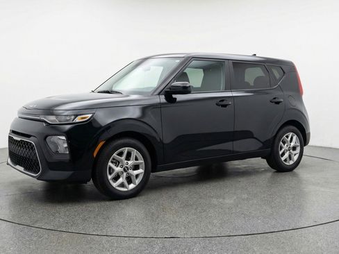 Used 2025 Kia Soul LX w/ LX Technology Package image 3