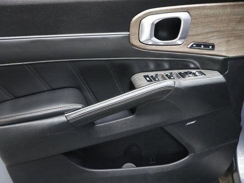 Used 2022 Kia Sorento SX Prestige image 17