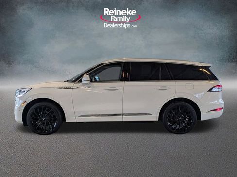 Used 2021 Lincoln Aviator Reserve w/ Equipment Group 208A image 9