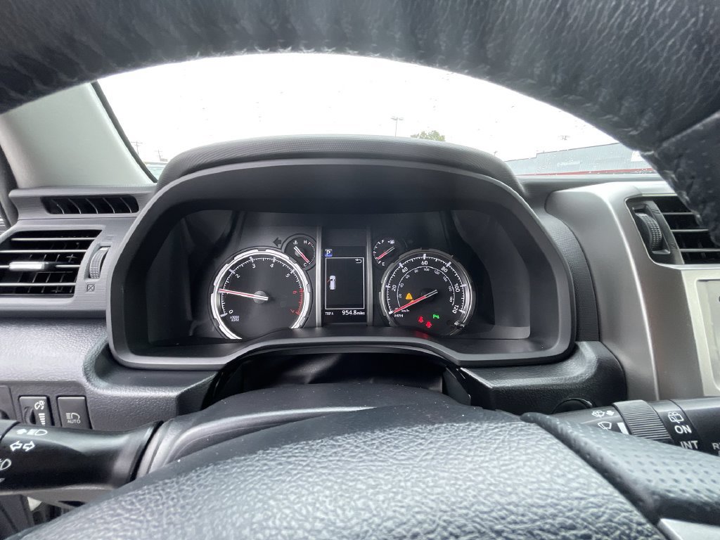 Used 2023 Toyota 4Runner Limited RWD image 12
