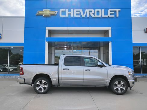 Used 2022 RAM 1500 Laramie AWD/4WD image 11