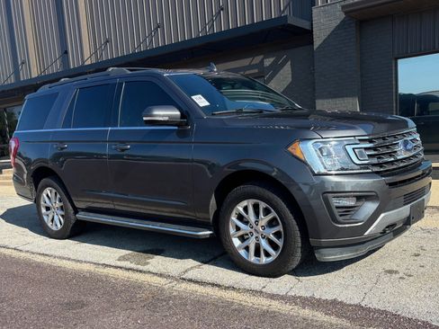 Used 2020 Ford Expedition XLT w/ Equipment Group 202A AWD/4WD image 3