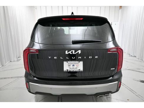 New 2025 Kia Telluride S image 6