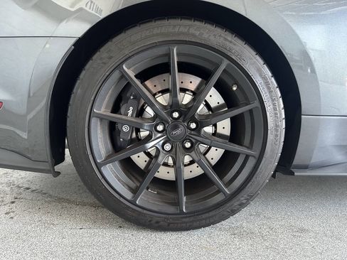 Used 2016 Ford Mustang Shelby GT350 w/ Technology Package image 34