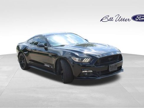 Used 2017 Ford Mustang GT Premium w/ Black Accent Package RWD image 3