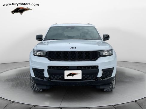 New 2025 Jeep Grand Cherokee L Altitude image 8