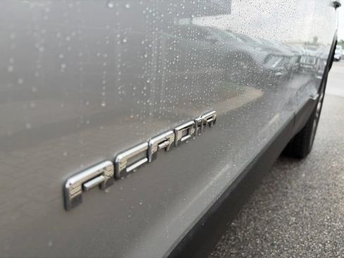 Used 2018 GMC Acadia SLE AWD/4WD image 32