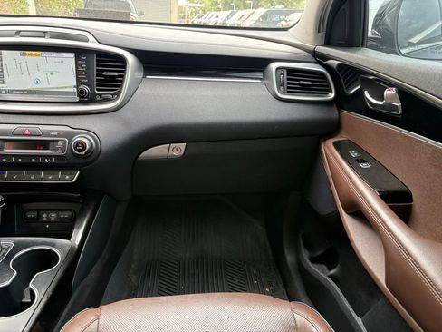Used 2019 Kia Sorento SX w/ SX Touring Package image 10