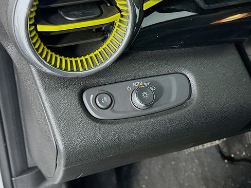 Used 2025 Chevrolet Trax ACTIV w/ Driver Confidence Package image 17