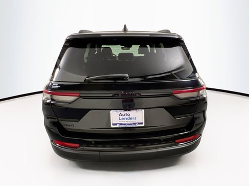 Used 2023 Jeep Grand Cherokee Altitude AWD/4WD image 6