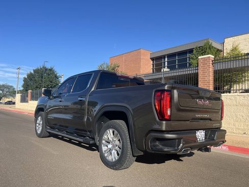Used 2019 GMC Sierra 1500 Denali w/ Driver Alert Package II AWD/4WD image 2