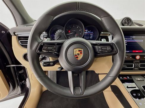 Certified 2025 Porsche Macan image 16