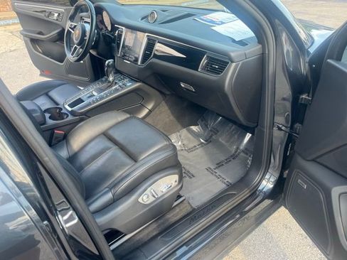 Used 2018 Porsche Macan image 38