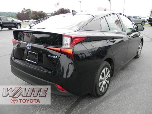 Used 2019 Toyota Prius LE AWD/4WD image 2