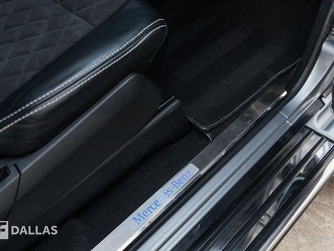 Used 2018 Mercedes-Benz G 550 Squared image 42