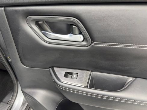 Used 2024 Nissan Rogue SV w/ SV Premium Package image 43