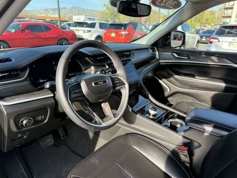 Used 2023 Jeep Grand Cherokee Limited w/ Black Appearance Package AWD/4WD image 22