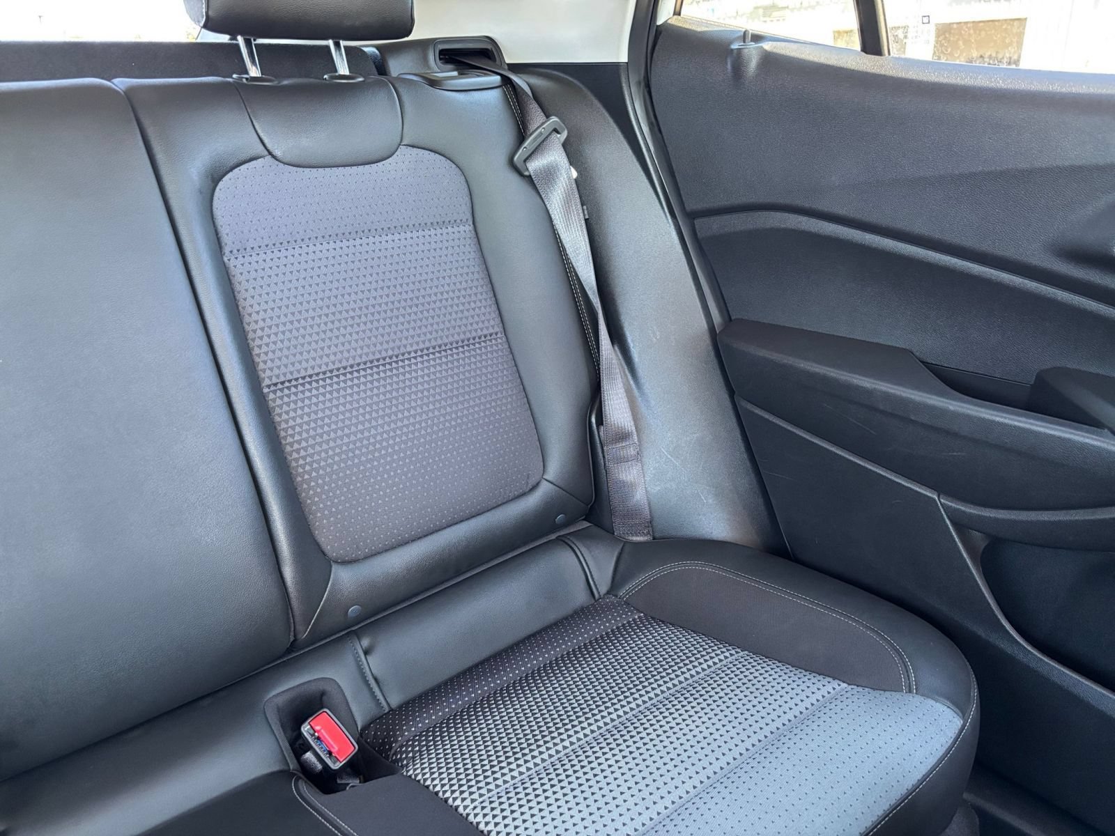 Used 2025 Chevrolet Trax LT w/ LT Convenience Package FWD image 35