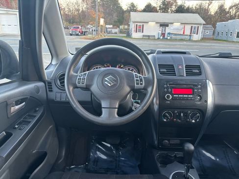 Used 2010 Suzuki SX4 AWD Hatchback image 28