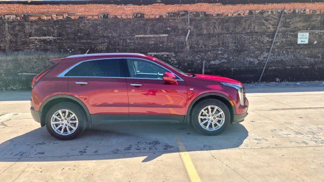 Used 2023 Cadillac XT4 Luxury w/ Cold Weather Package FWD image 8