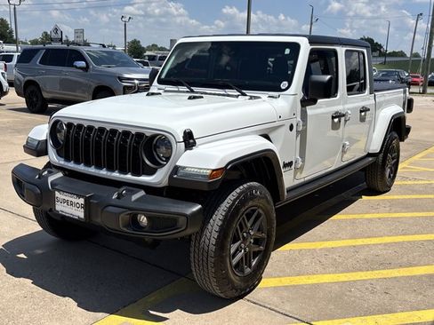Used 2024 Jeep Gladiator Sport AWD/4WD image 9