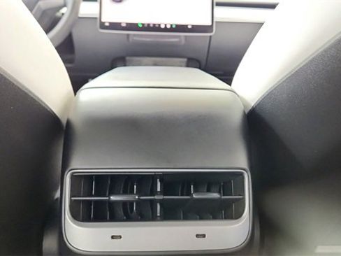 Used 2024 Tesla Model Y 2WD image 53