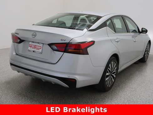 Used 2024 Nissan Altima 2.5 SV image 7