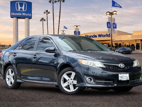 Used 2012 Toyota Camry SE FWD image 2