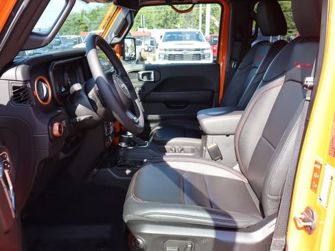 Used 2025 Jeep Wrangler Unlimited Rubicon AWD/4WD image 5
