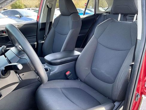 Used 2021 Toyota RAV4 LE image 18