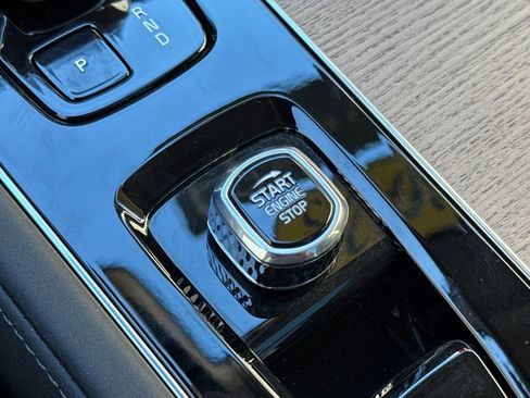 Used 2025 Volvo XC90 B6 Core w/ Protection Package Premier image 25