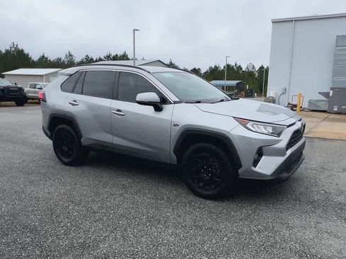 Used 2020 Toyota RAV4 XLE image 2