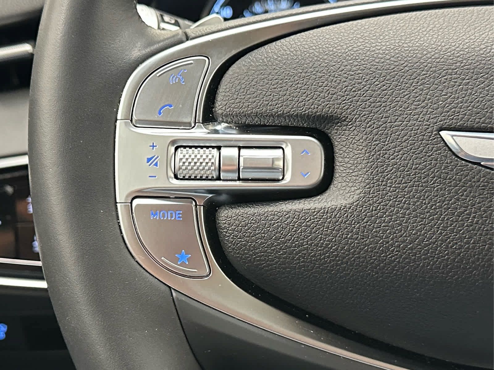 Used 2025 Genesis GV70 2.5T AWD/4WD image 25