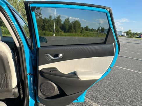 Certified 2022 Hyundai Kona Limited w/ Cargo Package image 19